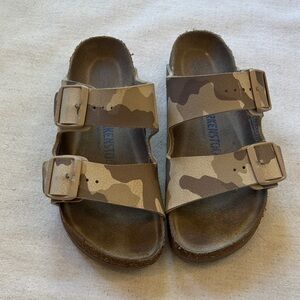 Birkenstock Kids Sandals in Brown Camo